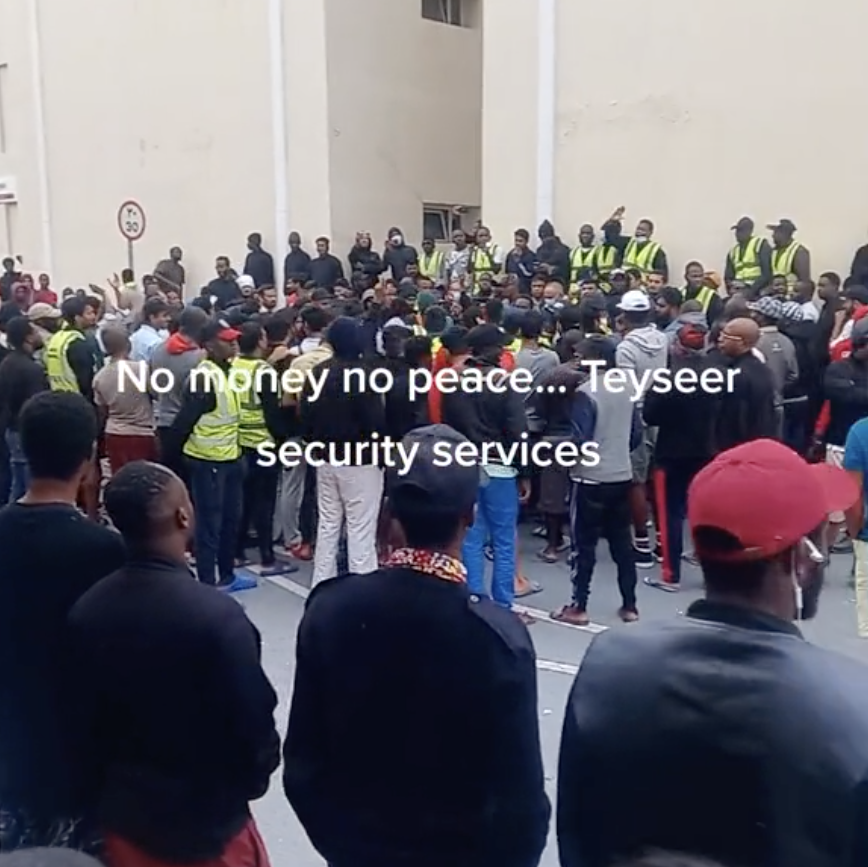 Hundreds of migrant workers hired as #FIFA #QatarWorldCup2022 security guards denied justice for abuses buff.ly/3qUhZy2