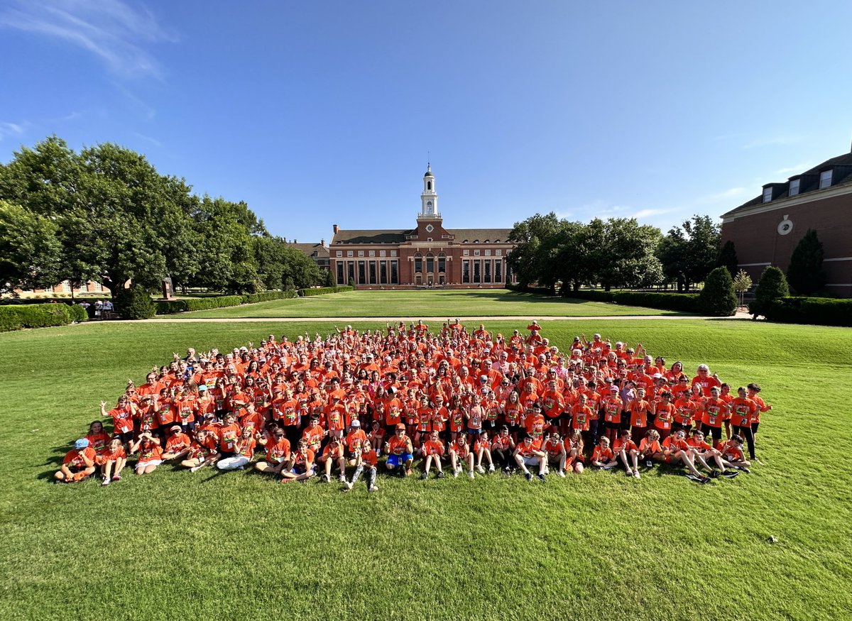 OKStateAlumni's tweet photo. Have you ever seen a prettier sight?! 🤩

Here’s a big 👈#GoPokes👉 from our second session attendees at Grandparent University!

#okstate #OKStateAlumni #GPU23 https://t.co/cG8NI1PUua