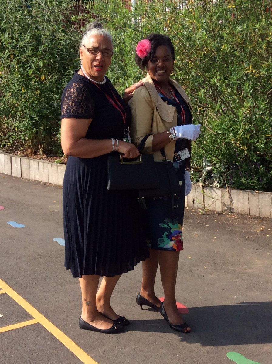 Holy_TrinityCE's tweet image. The staff also brought 1940’s fashion to Upper Tulse Hill today! 👗👞🎩 #Windrush75 #WindrushDay2023