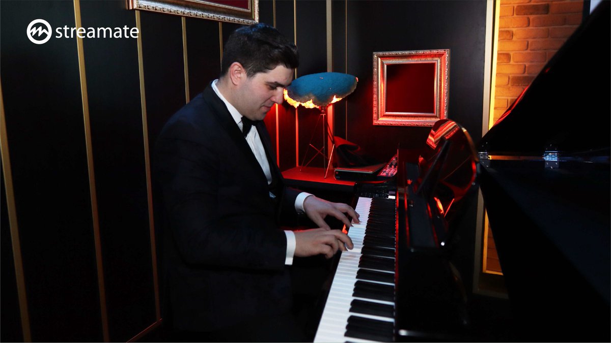 StreamateEurope's tweet image. The Gatsby party through back, Part 2. 
We enjoyed the people and the good music. 
#PartnerEvent #GatsbyParty