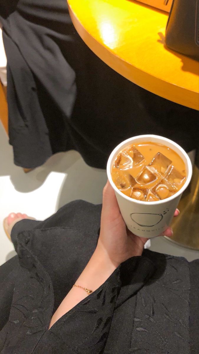 بْـه الـحِسِنْ والـزِيـنْ زايِــد ♡︎.