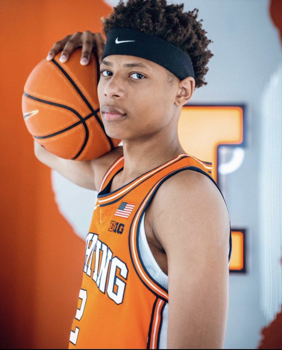 #Illini Basketball Recruiting Update: 6-1, four-🌟 guard Jeremiah Fears unofficially visited Illinois this week. I  just spoke with Jeremiah who said: I couldn't believe their training facility. They have an NBA recovery room it was unbelievable. More to come  <a href="/Illini_Guys/">IlliniGuys</a>.