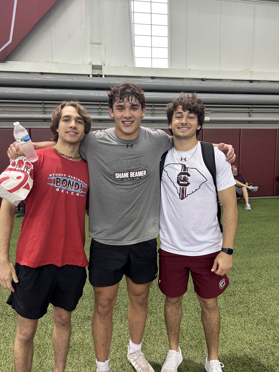 DBasrawala2008's tweet photo. Had a great time at @GamecockFB camp and learned valuable information from the coaches. Can’t wait to go back. #gococks @Joseph_Byrnes11 @GCockRecruiting @ROBERTSON_9TWO @CoachSterlLuc @CoachSBeamer @Catholic_FB https://t.co/vwnY1GblSi