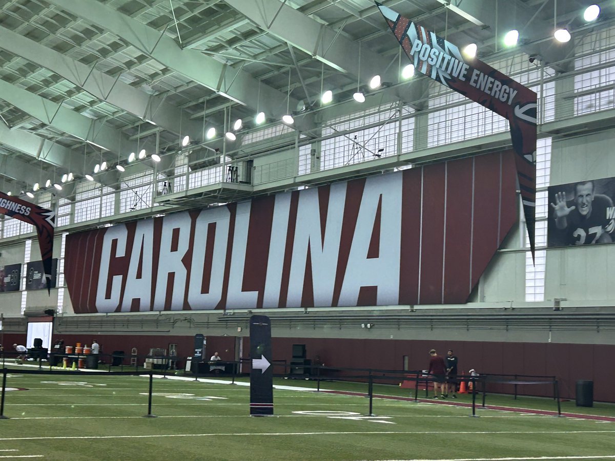DBasrawala2008's tweet photo. Had a great time at @GamecockFB camp and learned valuable information from the coaches. Can’t wait to go back. #gococks @Joseph_Byrnes11 @GCockRecruiting @ROBERTSON_9TWO @CoachSterlLuc @CoachSBeamer @Catholic_FB https://t.co/vwnY1GblSi