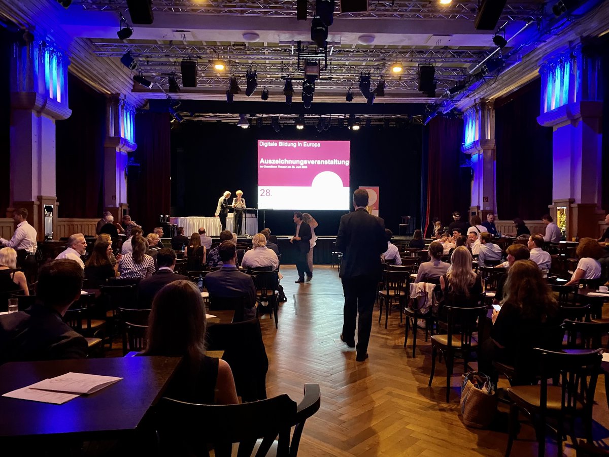 😍 <a href="/ArteCampusfr/">ARTE Campus</a>, die große Schwester von <a href="/EducARTEde/">Educ'ARTE</a> wurde heute in #Berlin mit dem #Comenius-EduMedia-Siegel 2023 ausgezeichnet! Wir freuen uns riesig und sagen danke! 🥳

#Bildungsmedien #Medienkompetenz