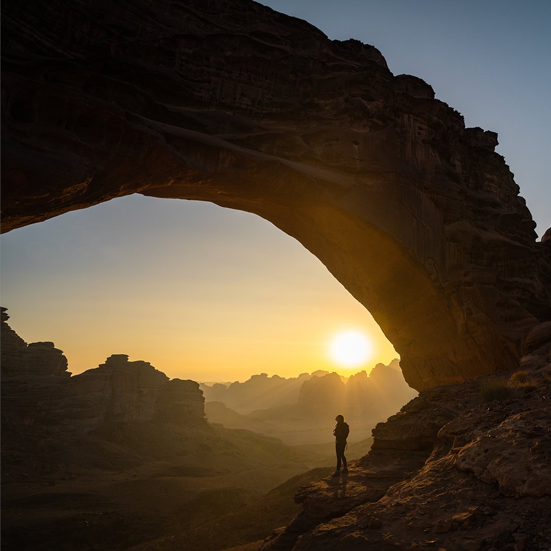 NEOM's tweet photo. #NEOM is home to stunning scenery in every direction, no filter needed 🏜️🌅⛰️ https://t.co/4undeN9hLR
