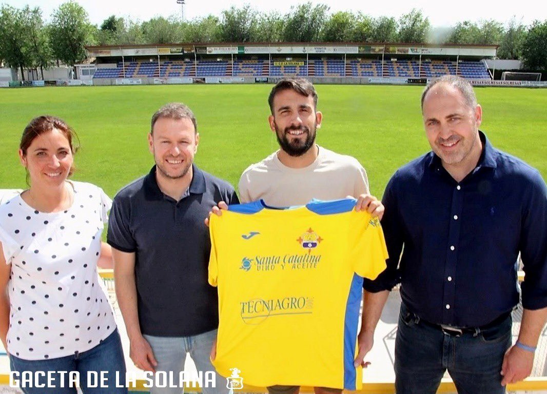 elprimerfichaje's tweet photo. 🚨𝙏𝙀𝙍𝘾𝙀𝙍𝘼 𝙍𝙁𝙀𝙁🚨

🄵🄸🄲🄷🄰🄹🄴🅂 • 2023/24 

✅ Luciano Andrés Venturini

@Ventudenso ✍️ @Cflasolana 

🗣️ Defensa - 31 años 

🛡️ Procede del @CDManchegoCReal  

#Fichajes #TerceraRFEF #TerceraCLM 

📷 vía: Gaceta de La Solana https://t.co/i6INPnfZt2