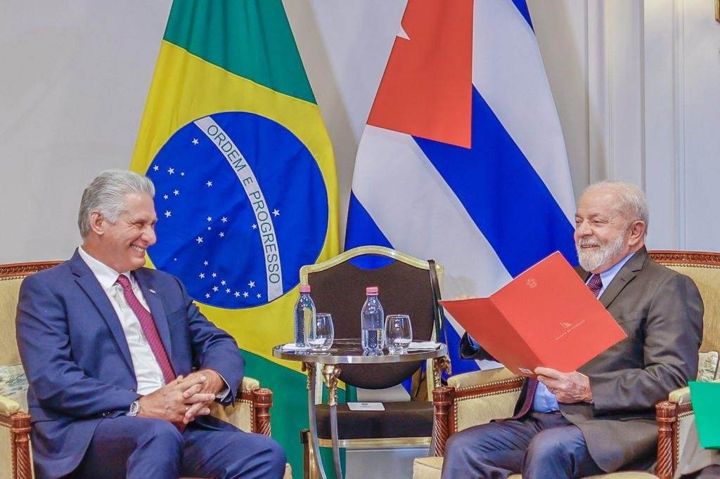 Reencontro com o presidente cubano <a href="/DiazCanelB/">Miguel Díaz-Canel Bermúdez</a>, retomando o diálogo com o país e questões bilaterais que foram abandonadas nos últimos anos.

📸: <a href="/ricardostuckert/">Ricardo Stuckert</a>