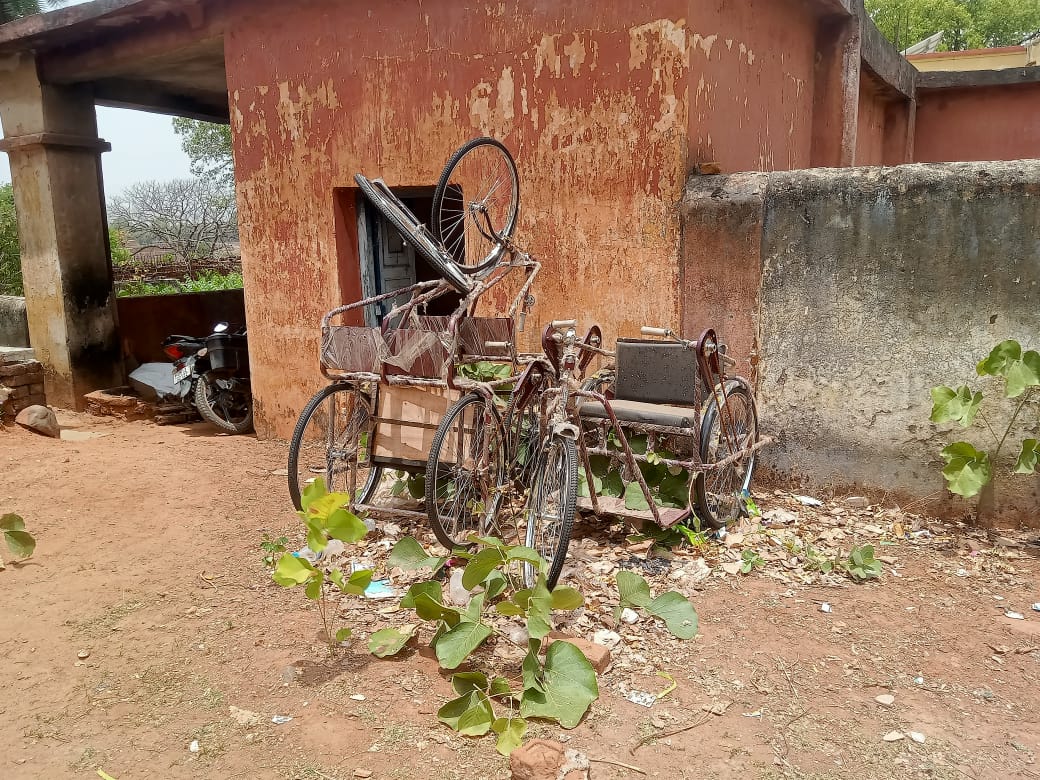 चतरा जिला प्रशासन के उदासीन रवैया के कारण दिव्यांगों का ट्राई साइकिल सामुदायिक स्वास्थ्य केंद्र जोरी में सड़ रहा है |
जरूरतमंद दिव्यांगों को दिलवाने में सहयोग करने की कृपा करें। <a href="/HemantSorenJMM/">Hemant Soren</a> <a href="/BhoktaSatyanand/">Satyanand Bhokta</a> <a href="/JobaMajhi/">Joba Majhi</a> <a href="/DCChatra/">DC CHATRA</a>