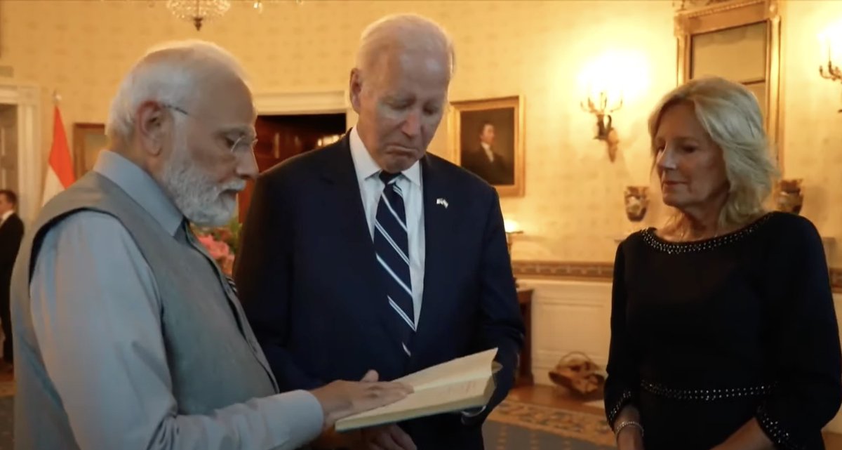 indicanews1's tweet image. Modi gifts Biden a first edition print of Yeat&apos;s Upanishads.
#IndoUSRelations #ModiMania #VandeMataram #narendramodi #ModiInUSA #indicanews #WhiteHouse #yeats #upanishads