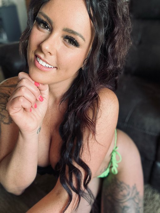 RT if you wanna make out 💋 🥵 https://t.co/BsujpCSrrF