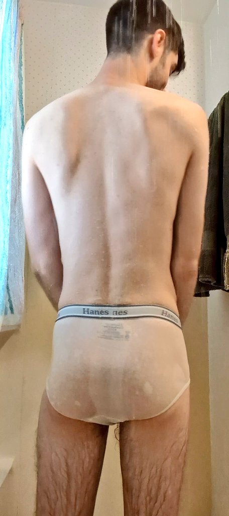 3 pic. #wet #tightywhities https://t.co/G6tXwDUaCR