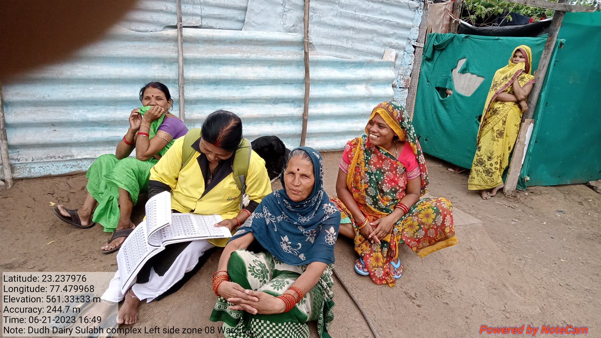 BavriyaKavita's tweet image. एंबेड फैमिली हेल्थ इंडिया परियोजना के द्वारा फील्ड के दौरान लारवा सर्वे, चौपाल रजिस्टर कार्य व स्थानीय नागरिकों को डेंगू मलेरिया बीमारियों के प्रति जागरूक व खतरों के बारे में जानकारी दी। @mp_iec #malariafreeindia #Embed2Ebdmalaria #Dengu @santoshbhargav2 @sksomya @FamilyhealthIn