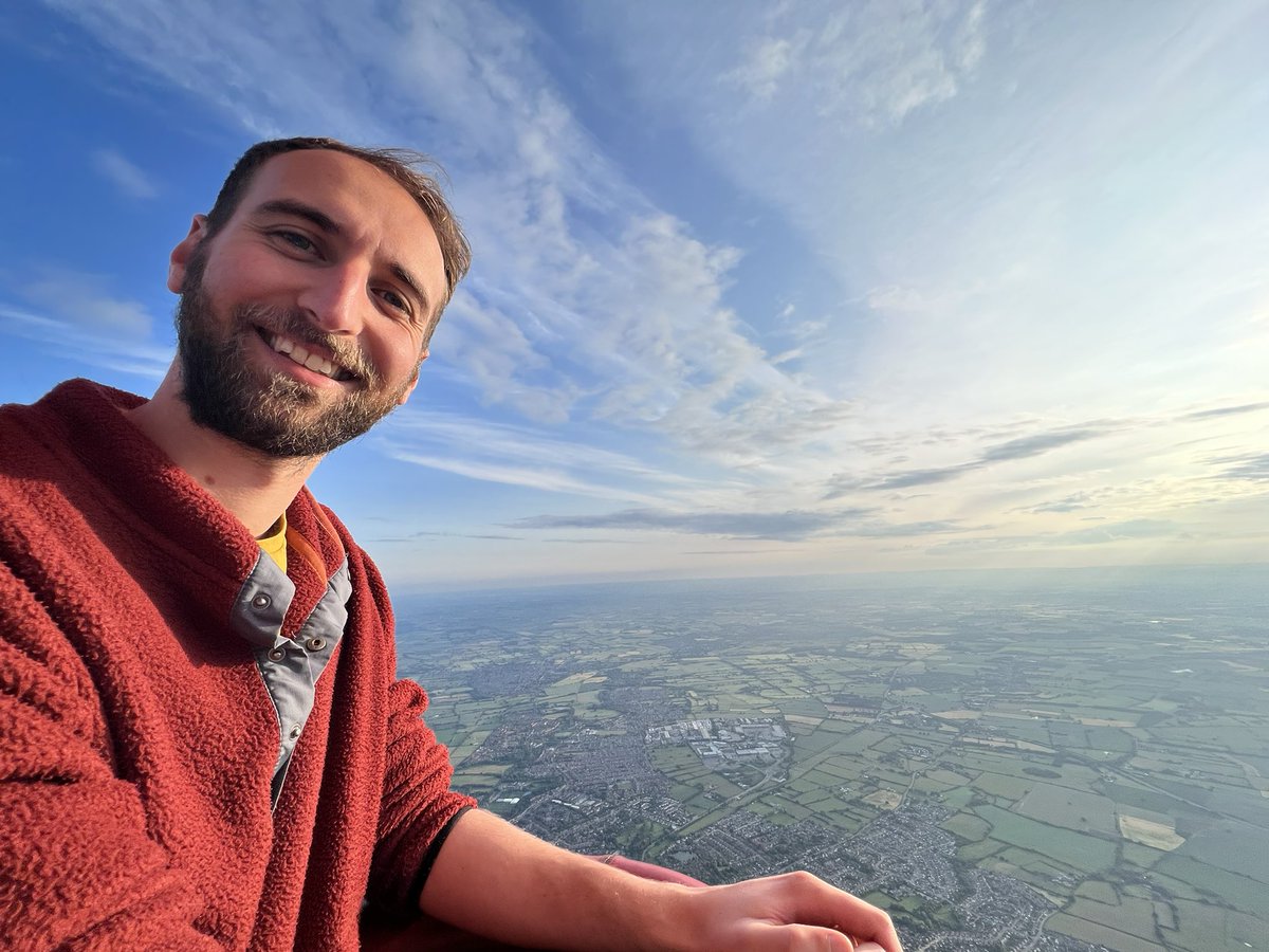 beccaleck13's tweet photo. @VirginBalloons Wonderful view of the minster on this mornings balloon flight 🎈 #floatface #takelifehigher https://t.co/IFQ6SmppKo