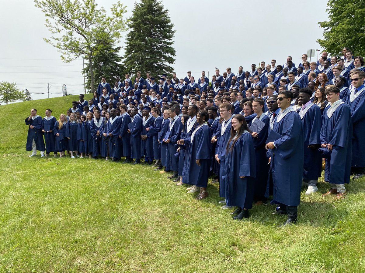 C'est l'heure de la célébration au CCNB - Campus de Bathurst! 🎓🎉 Bonne cérémonie de fin d'études et felicitations! #CCNB2023 #CCNB