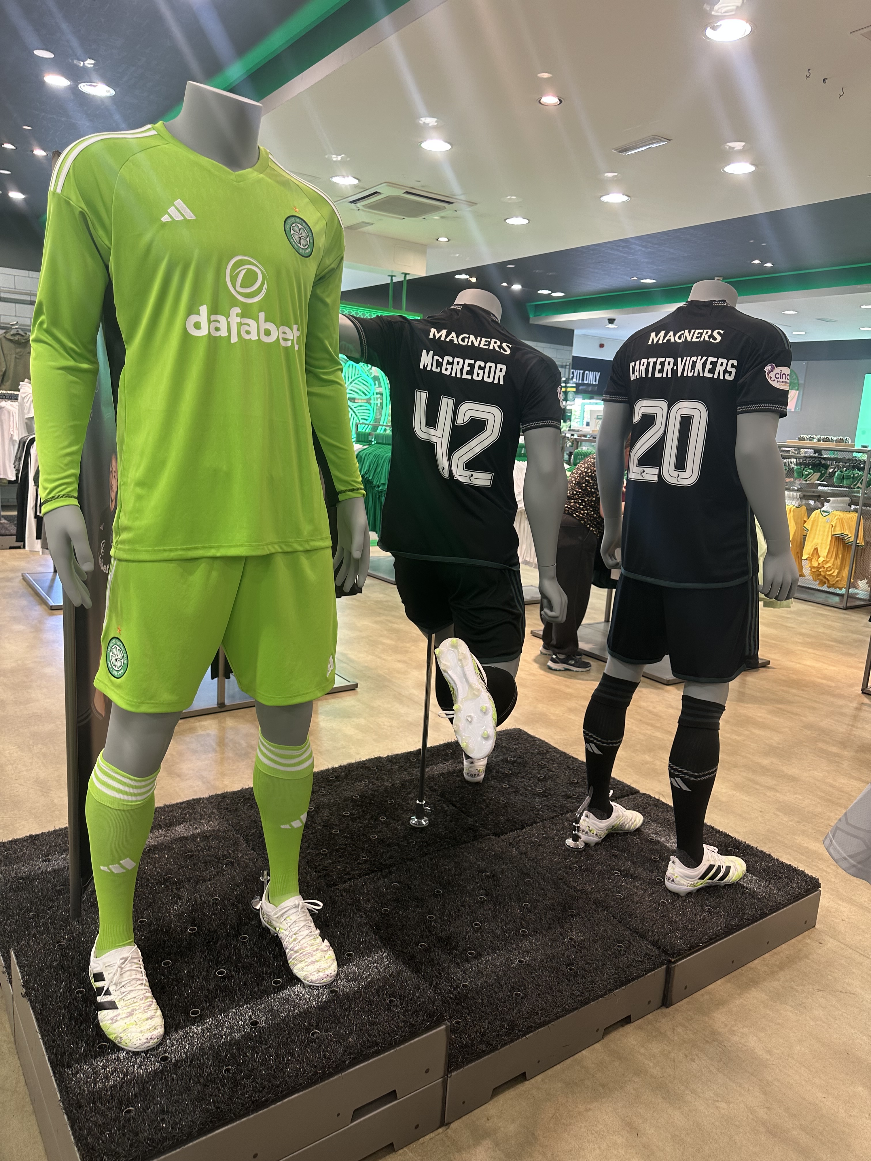 Celtic 2021-22 GK Away Kit