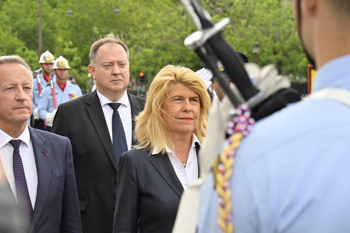 FaureDominique's tweet photo. Aujourd’hui, la Nation rend hommage aux sapeurs-pompiers et aux membres de la Sécurité civile, pour toutes ces journées où vous portez secours, inlassablement, à nos concitoyens en péril.

Cette année encore, votre intervention a été déterminante pour beaucoup d’entre eux. https://t.co/x3etvnoqtU