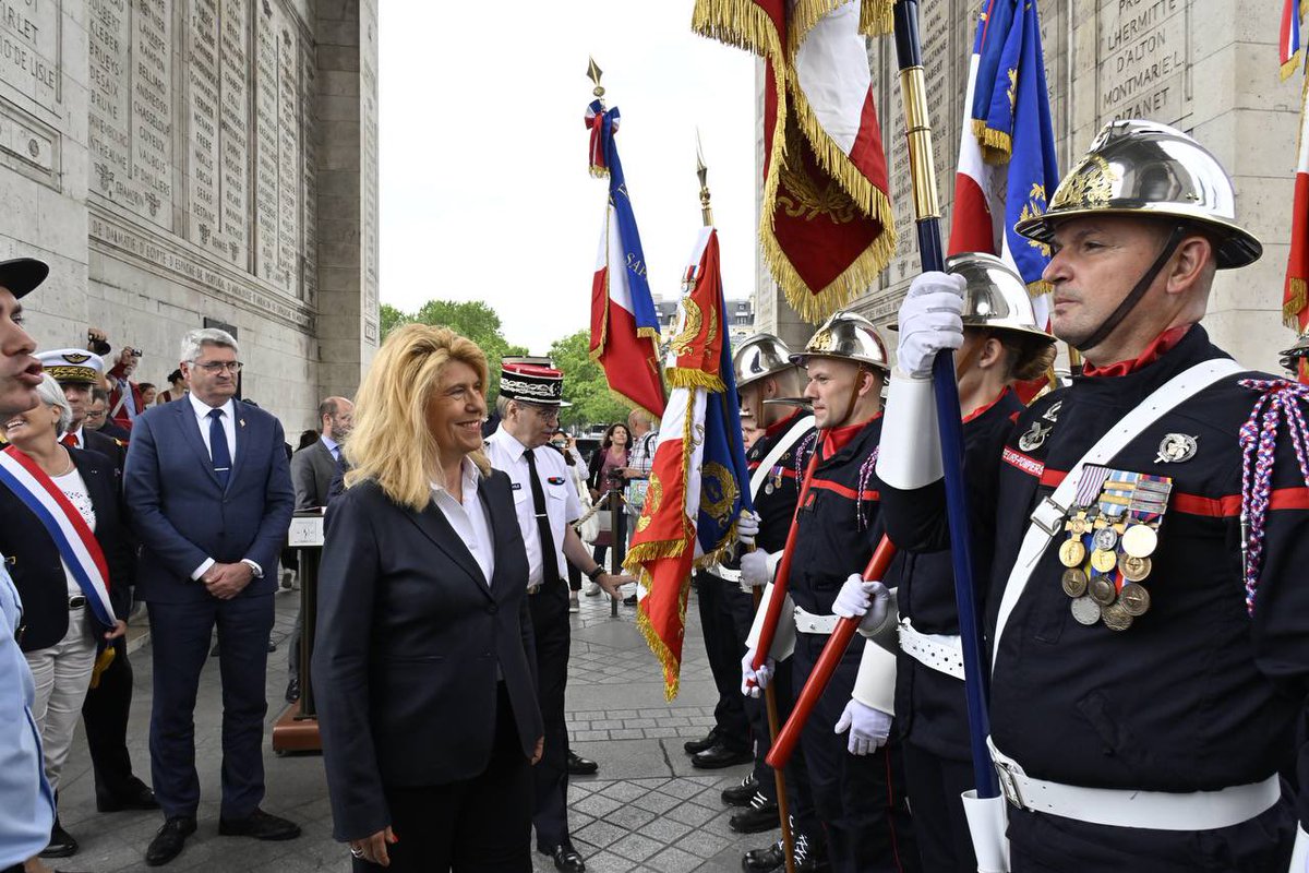 FaureDominique's tweet photo. Aujourd’hui, la Nation rend hommage aux sapeurs-pompiers et aux membres de la Sécurité civile, pour toutes ces journées où vous portez secours, inlassablement, à nos concitoyens en péril.

Cette année encore, votre intervention a été déterminante pour beaucoup d’entre eux. https://t.co/x3etvnoqtU