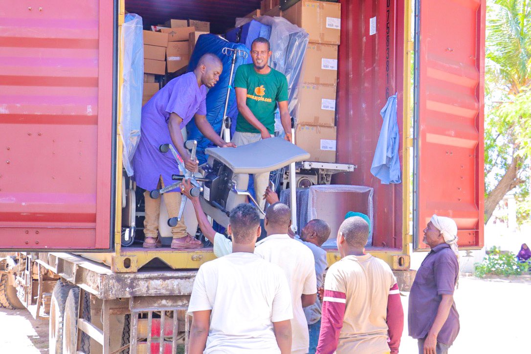 projectcure's tweet image. #ProjectCURE #Nashville shipped this #CargoContainer of lifesaving #medicalsupplies &amp;amp; equipment to Somalia! Going to serve the Kismayo General #Hospital with our partner Juba Valley Dev., these donations were received w/ great excitement: “This is huge for all of us!”