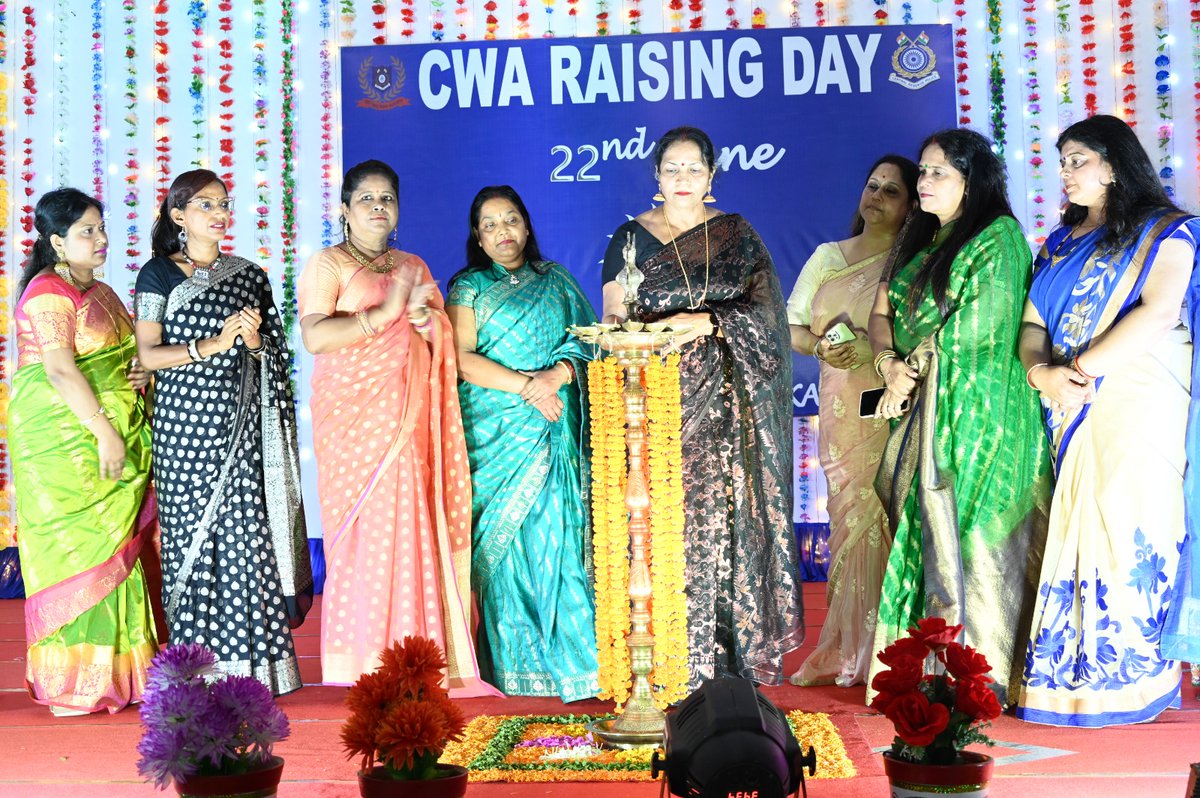 Rcwa3sig's tweet photo. RCWA 3 Signal Bn द्वारा CWA raising day  पूरे जोश - खरोश के साथ मनाया गया।इस शुभ अवसर पर बच्चों के लिए लाइब्रेरी का  उद्घाटन  किया गया और सायंकाल में बच्चों एवं महिलाओं ने रंगारंग कार्यक्रम प्रस्तुत कर इसे यादगार बना दिया।#CRPF @cwacrpf @crpfindia  #Kolkata https://t.co/HzQwR8P2lg