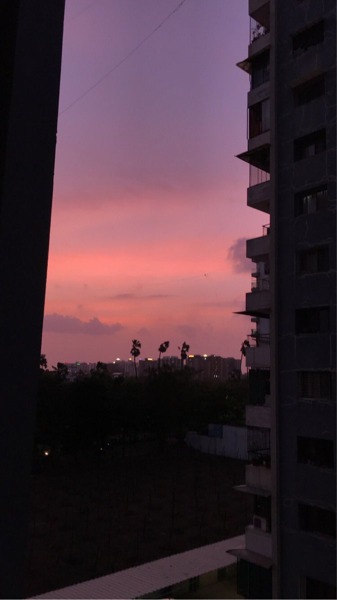 vidds_'s tweet photo. Summer ending skies are so pretty pt.2 🥹✨ https://t.co/hJ13dMuCqg