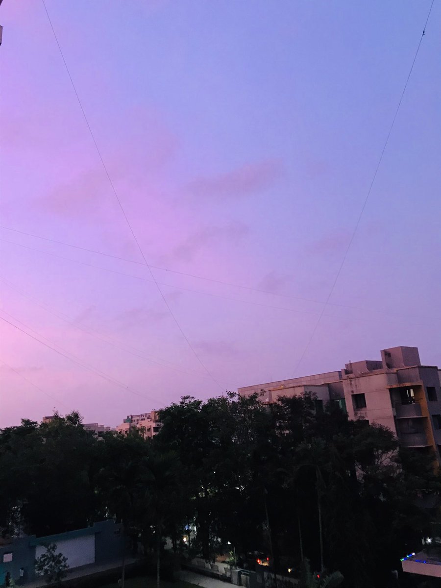 vidds_'s tweet photo. Summer ending skies are so pretty pt.2 🥹✨ https://t.co/hJ13dMuCqg