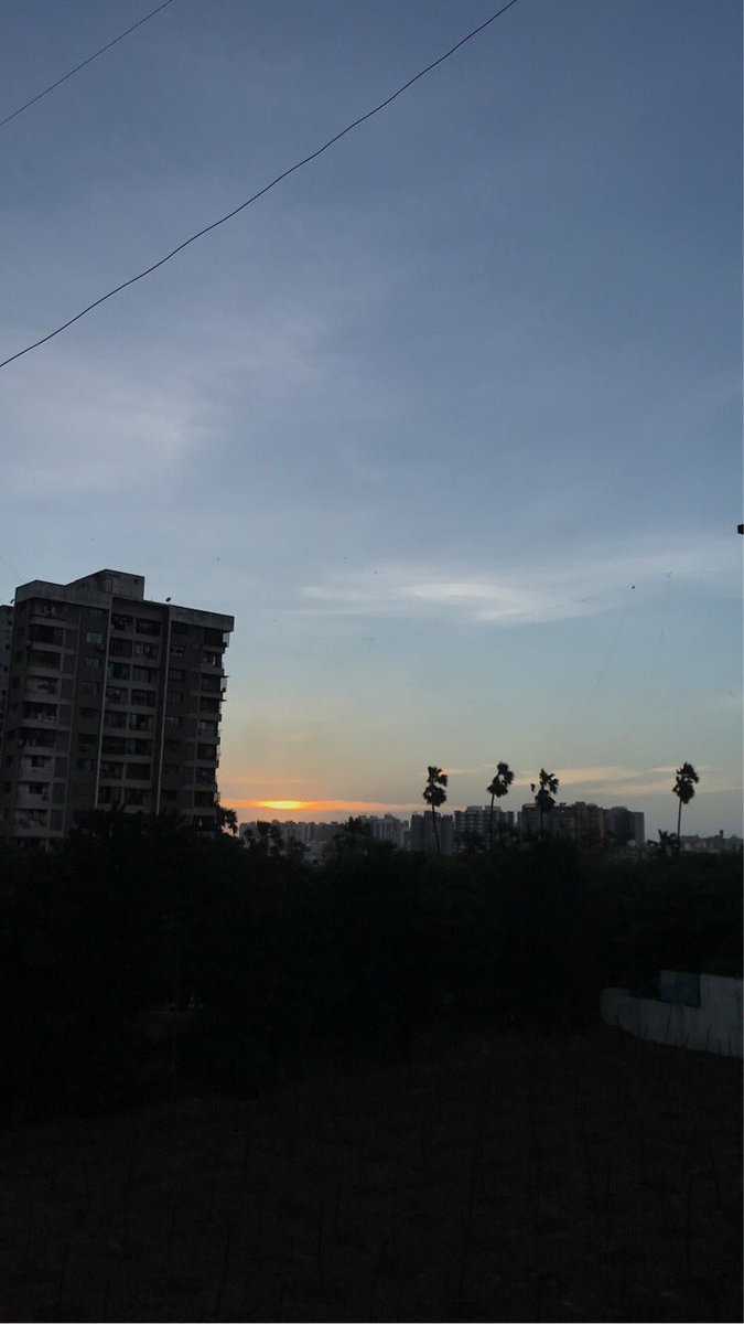 vidds_'s tweet photo. Summer ending skies are so pretty pt.2 🥹✨ https://t.co/hJ13dMuCqg
