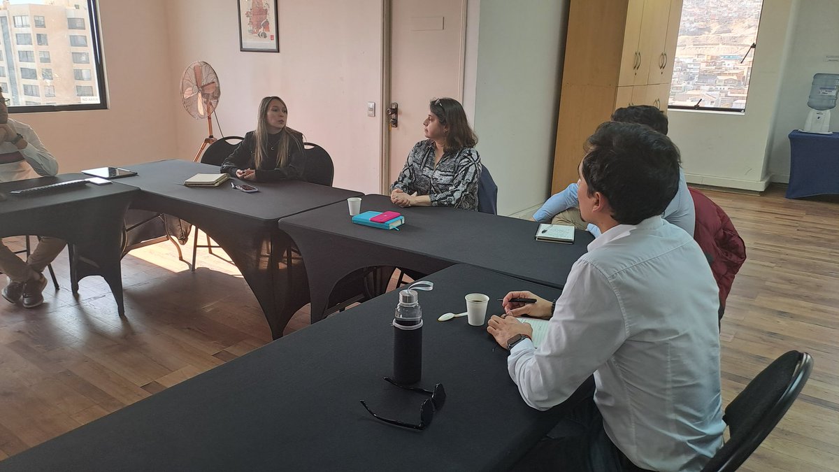 ProChile_Antofa's tweet photo. Reunión de coordinación para fortalecer el trabajo conjunto que se ha venido desarrollando entre AIA y ProChile. #Antofagasta https://t.co/IaDzTByNK2