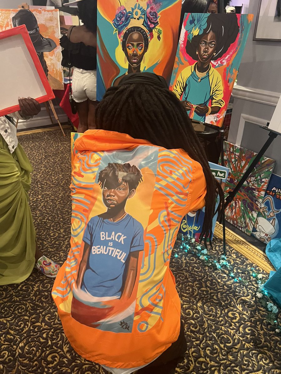 Skills_215's tweet photo. @Queen_Picasso @CTDPHILLY *I shot 📸 at this event with it on the entire time*. These are great wind breaker’s, durable, cool/thin, colorful &amp; affordable… Grab yourself one and let us know what you think! #CTLLC #ArtYouCanWear 

https://t.co/liIsbThmgz 💻 https://t.co/d9Qshhu13H