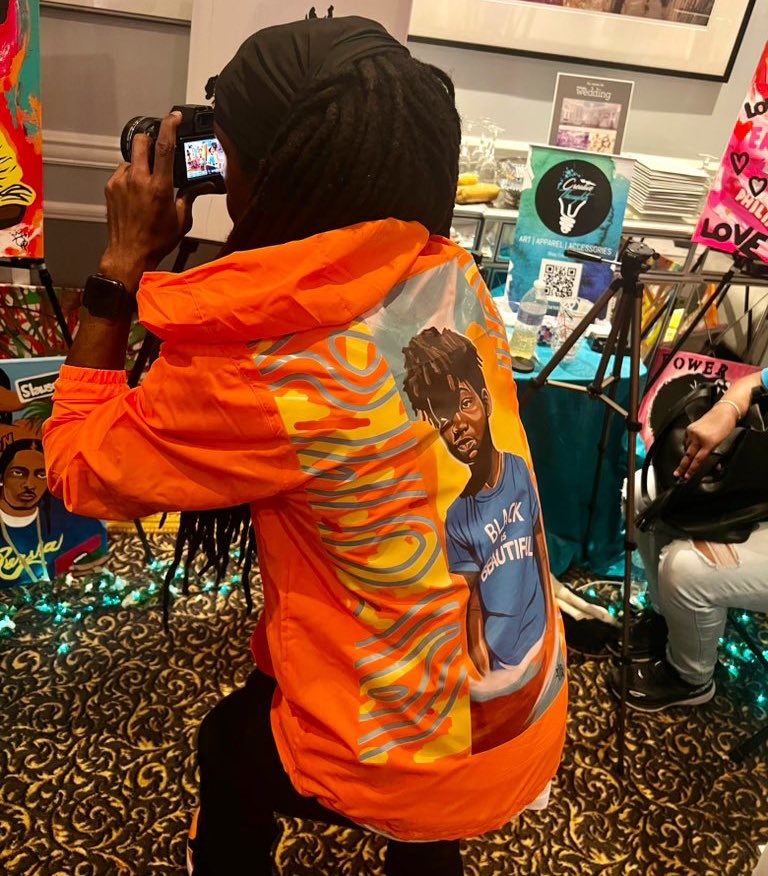 Skills_215's tweet photo. @Queen_Picasso @CTDPHILLY *I shot 📸 at this event with it on the entire time*. These are great wind breaker’s, durable, cool/thin, colorful &amp; affordable… Grab yourself one and let us know what you think! #CTLLC #ArtYouCanWear 

https://t.co/liIsbThmgz 💻 https://t.co/d9Qshhu13H