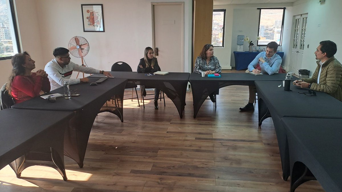 ProChile_Antofa's tweet photo. Reunión de coordinación para fortalecer el trabajo conjunto que se ha venido desarrollando entre AIA y ProChile. #Antofagasta https://t.co/IaDzTByNK2