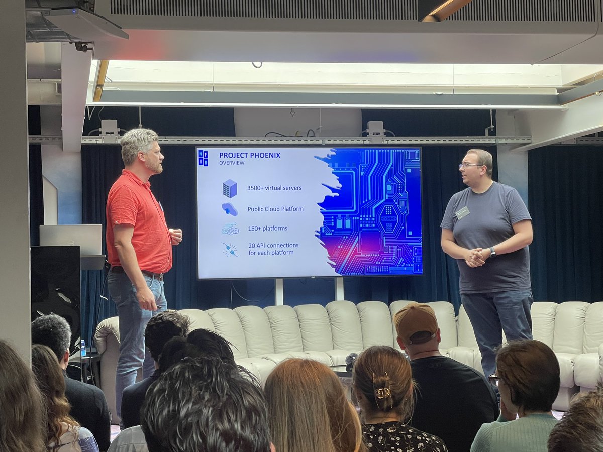 On stage, <a href="/RickGeex/">Mischa Rick van Geelen </a> and <a href="/rvs_77/">Robin van Sambeek</a> are sharing insights about Project Phoenix 🔎