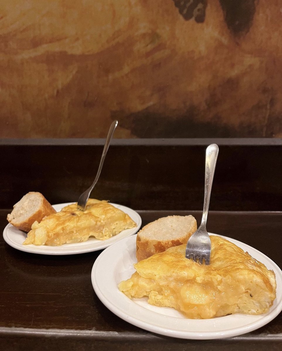 laespiga_ss's tweet photo. EGUN ON!
¿Qué puede haber mejor que nuestro #PintxoDeTortilla? 🤔
👉 Pues dos.😂
¡Feliz comienzo de semana!
https://t.co/9ct49bIeXM
#LaEspiga #GranBar #Tortilla #Gastronomía #Desde1928 #Donostia #SanSebastián #Pintxos https://t.co/AtaJIkHJqO