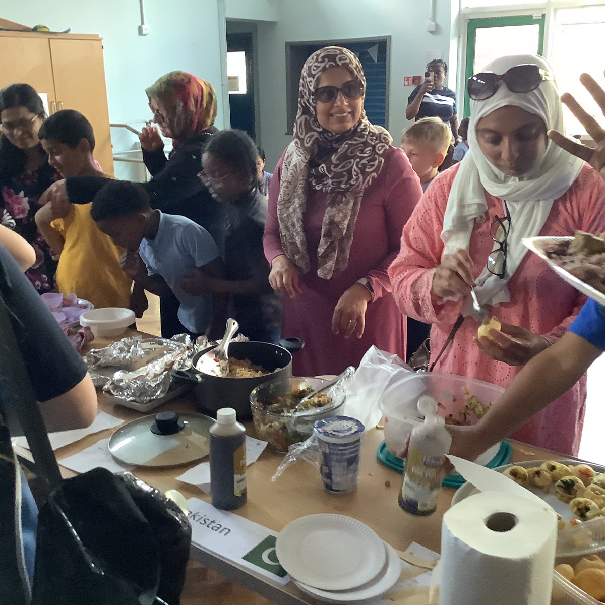 FishpondsCE's tweet image. We thank all the parents who cooked up a traditional dish for our children to try #cultureweek