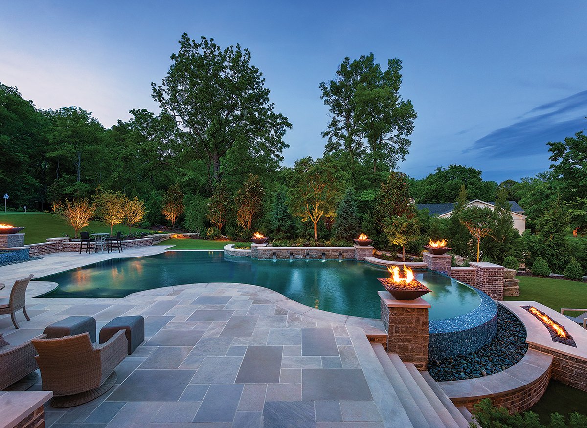 aquamagazine's tweet image. The #PoolOfTheWeek showcases the 2022 #AwardsOfExcellence winners from the @ThePHTA.

This week won 🏆GOLD🏆 in the "Pools With a Vanishing Edge" category. Pool by @jbrownleedesign in Franklin, Tenn.

Decking Material: Indiana Limestone
Pool Interior Finish: Pebble Tec