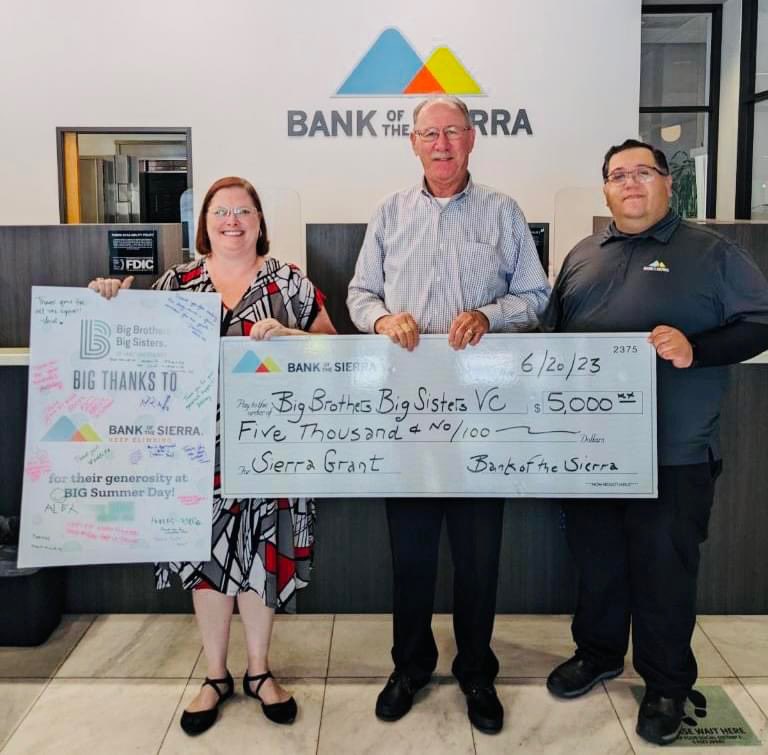BBSVC's tweet photo. A BIG thanks to Michael Orman and the amazing staff at Bank of the Sierra for their generous gift of $5,000 towards our Move For Kids' Sake fundraising event!
We are so grateful for their generosity and commitment to serving their community.
#BBSVC #BiggerTogether @BBBSA https://t.co/idvXGUNYK1