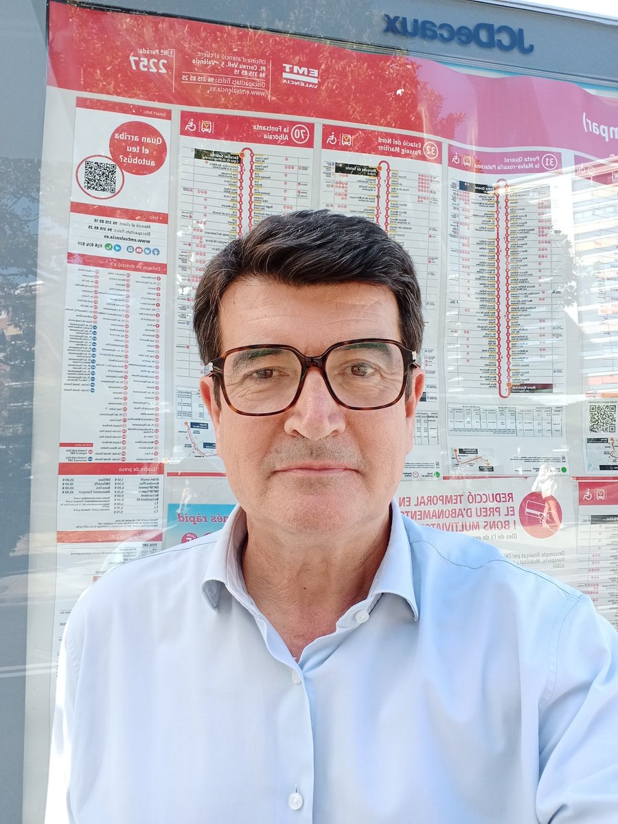 Fginer's tweet photo. Seguimos igual, minutos y decenas de  minutos esperando al servicio público. https://t.co/V0PZzMskya