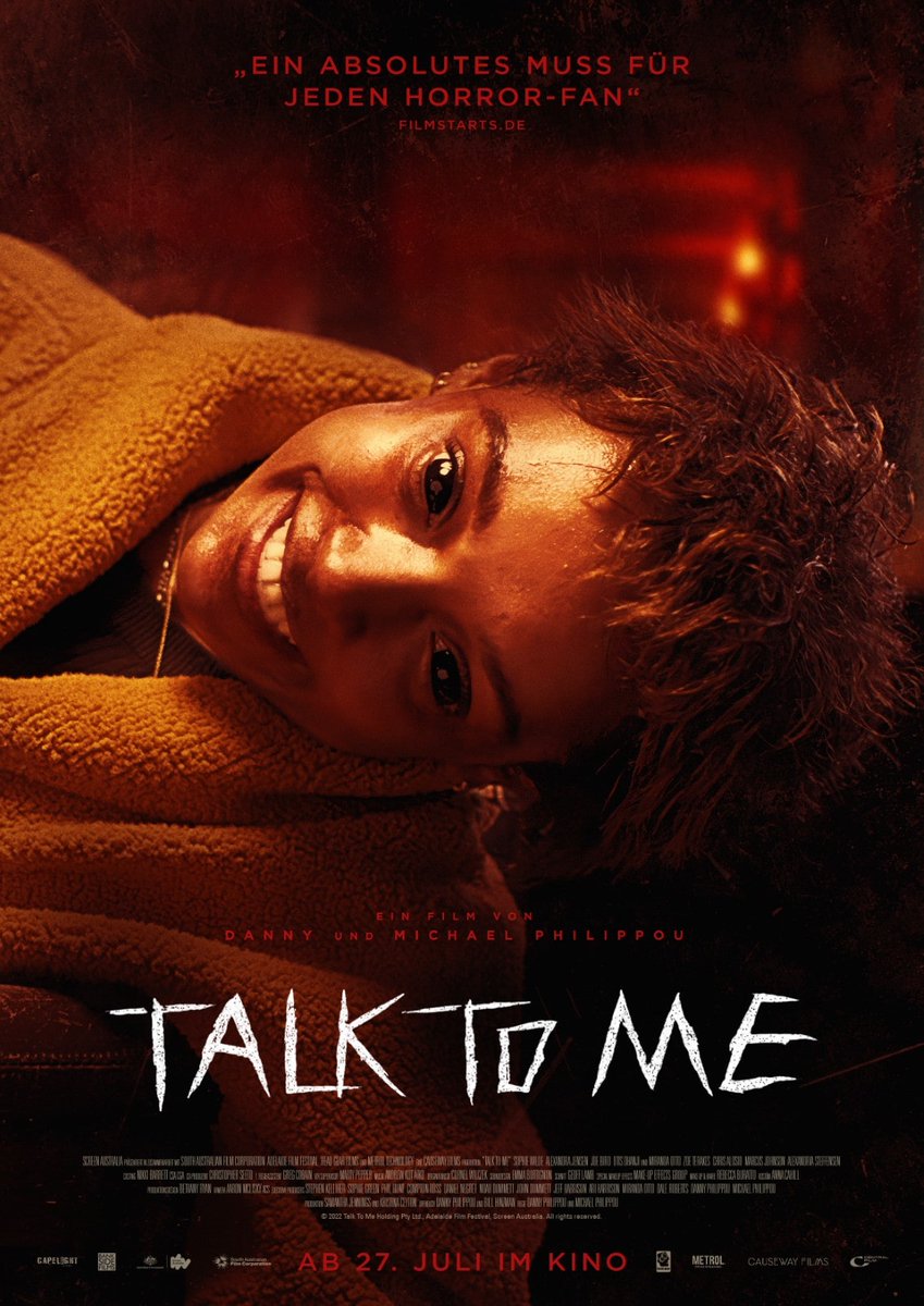 levmauc's tweet photo. Otra de las películas que ha causado sensación en festivales de terror es TALK TO ME, historia de una chica que se engancha a invocar espíritus utilizando una mano embalsamada. La crítica ha dicho que es una película violenta, angustiosa y repleta de sustos. 11 agosto en cines. https://t.co/KDePHEGFt5