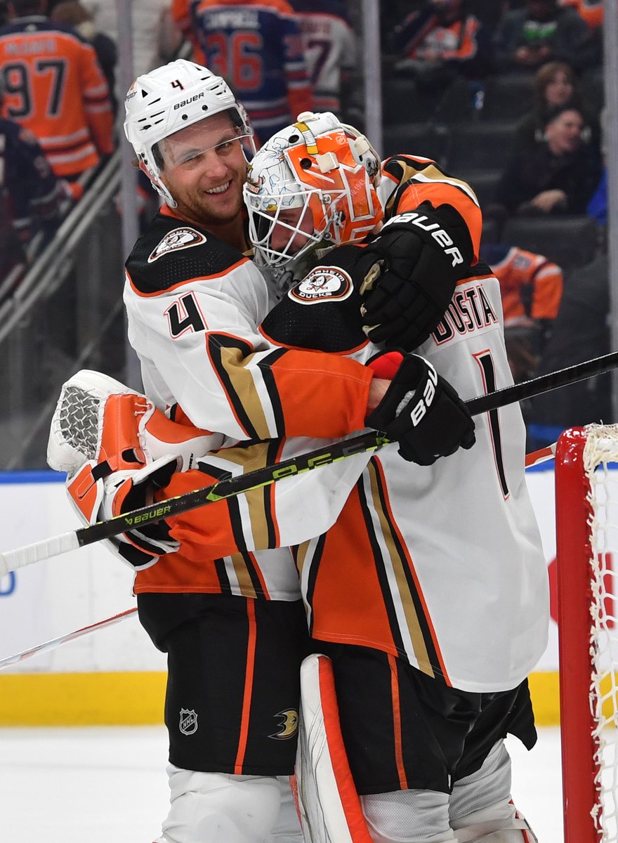 AnaheimDucks's tweet photo. Happy birthday to the DostWall! 
Všechno nejlepší k narozeninám 🇨🇿

#FlyTogether https://t.co/l3bLbMK1QH