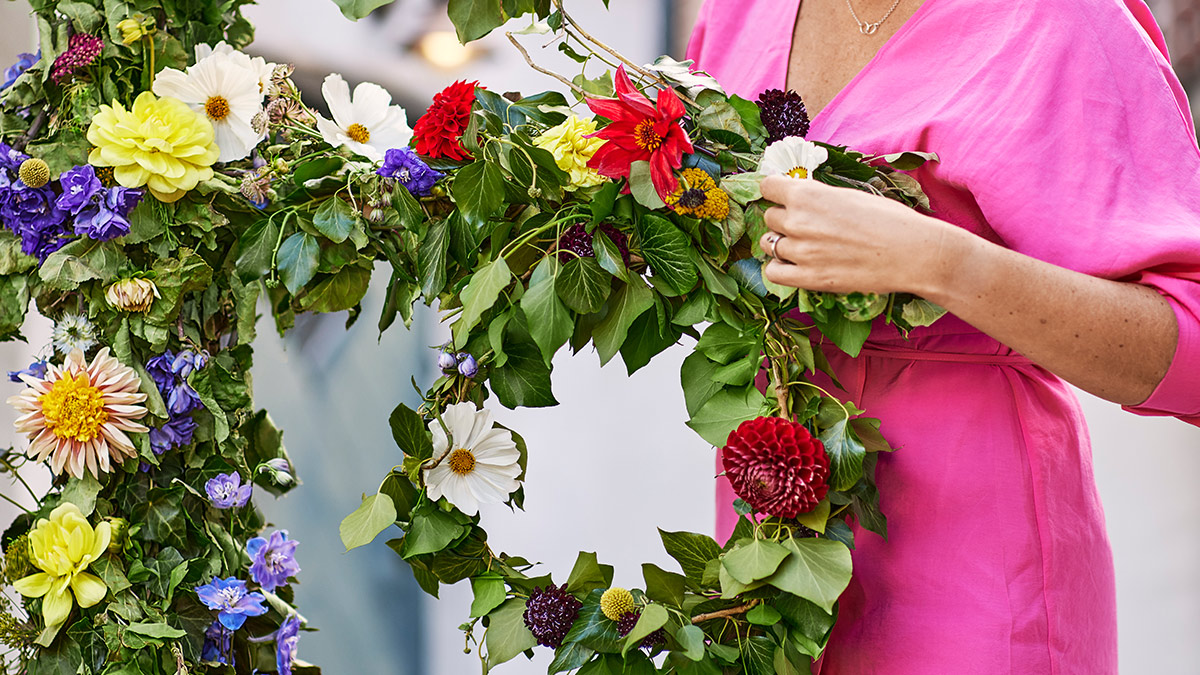 IKEAUSA's tweet photo. Happy Midsummer! IKEA Family members are invited to come sample yummy Swedish food, make flower crowns and more at the IKEA Midsummer Days Sale. Join us tomorrow and Sunday at your local IKEA store! Learn more at https://t.co/mcLzpdLODF https://t.co/BUGfN1Cw9Y