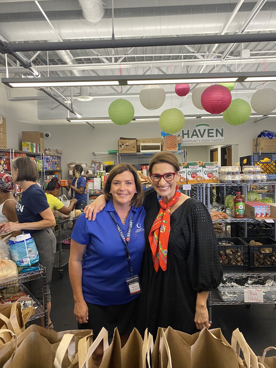 LtGovFlanagan's tweet photo. I’m proud to live in a state where organizations like Good in the ‘Hood and Sanctuary Covenant Church in North Minneapolis bring us together to provide resources for Minnesotans impacted by food insecurity.
 
Thank you to all the volunteers who show up to support Minnesotans. https://t.co/03I7fy2sZu