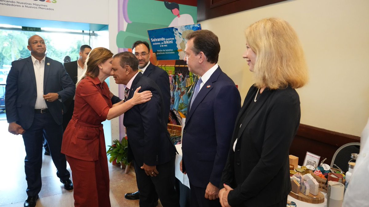 drmoralespaulin's tweet photo. Dejamos formalmente inaugurada La Semana Mipymes 2023, junto a nuestra Vicepresidenta Raquel Peña(@raquelpenavice ), nuestro Ministro Victor Ito Bisono(@itobisono ), y otros importantes representantes de instituciones públicas y privadas que respaldan y apoyan este sector. https://t.co/7bXQf2JknU