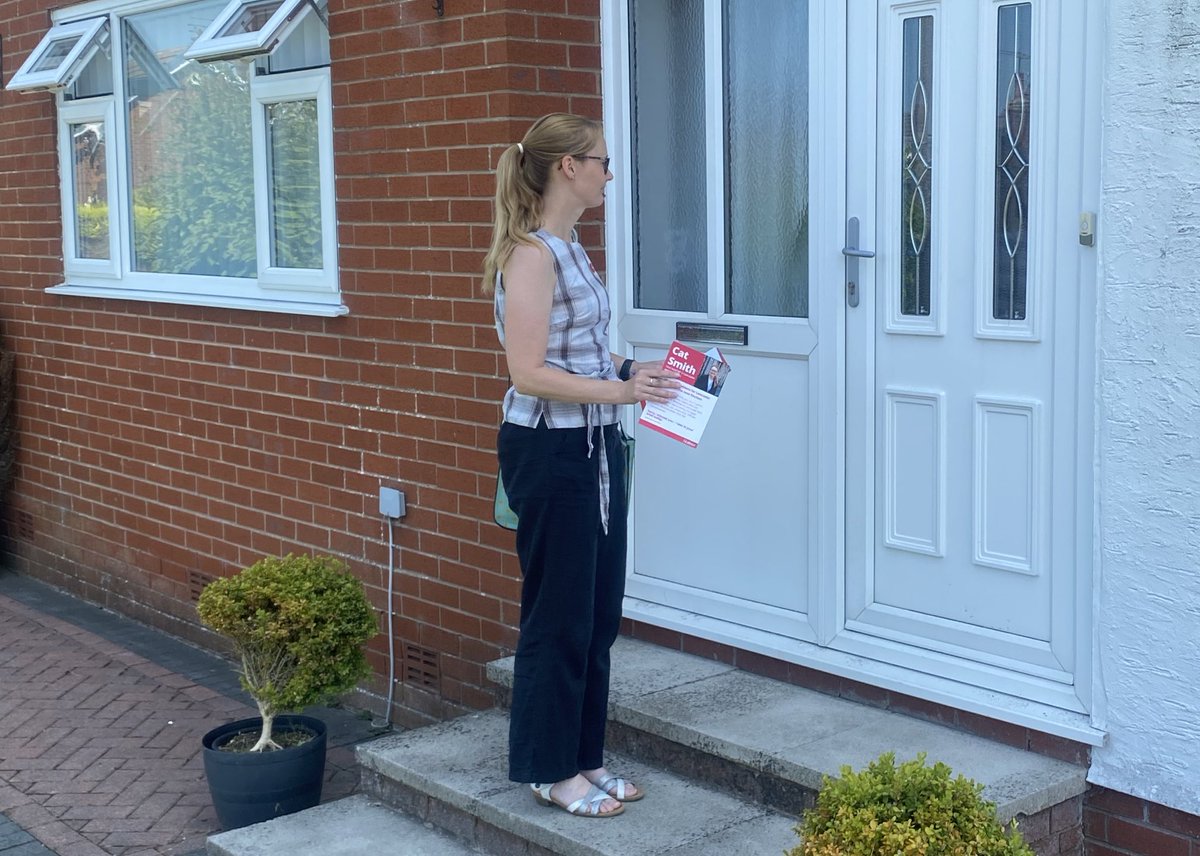 CatSmithMP's tweet photo. Great to be out and about in #Garstang with my anti sewage petition. Stop United Utilities dumping in our rivers and seas!
#LabourDoorstep #ActiveMP
Sign online: https://t.co/AK7N7oLTsz https://t.co/2iBO9R2CrE