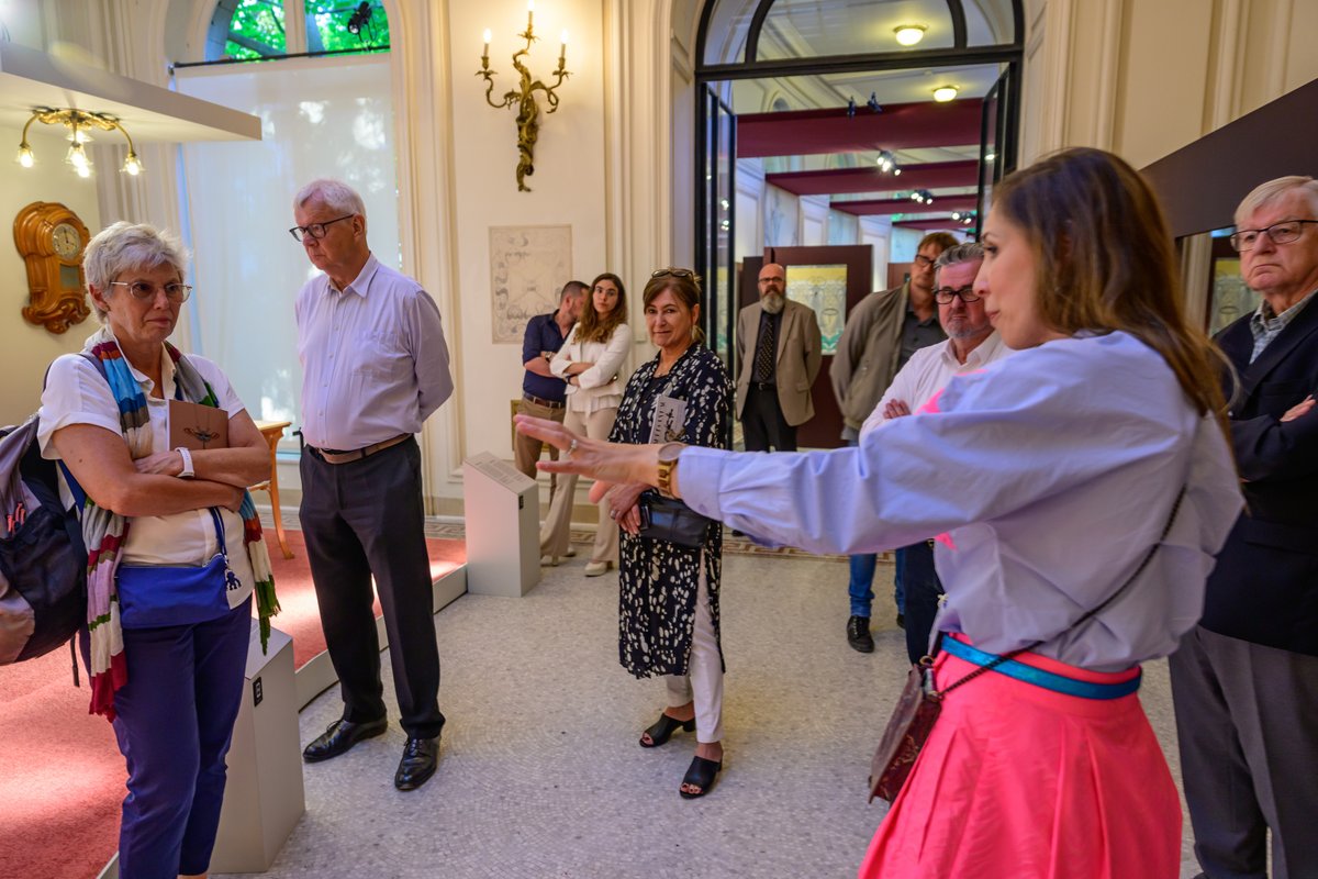 Come along on Sunday 25/06 and be guided through expo ART NOUVEAU by the guides of Korei and Bruxelles Bavard. They will tell you all about the beautiful stories behind the objects! ⚜️ #artnouveau2023 <a href="/BrusselsUrban/">Brussels</a>   @agenda_by_visit.brussels  <a href="/King/">CROWN</a> Baudouin Foundation
