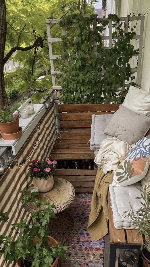 I desperately need a balcony like this