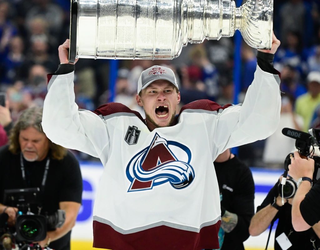 avsstats's tweet photo. Erik Johnson will finish his stint with the Avs with 717 games played (7th in franchise history), 68 goals (t-39th), 178 assists (22nd), for 246 points (t-24th) #GoAvsGo https://t.co/VU95ZwmuDh
