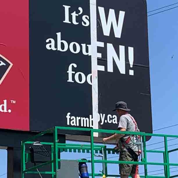 SpeedproBarrie's tweet image. It was our pleasure to help our local Farm Boy grocery store to update their large pylon sign!  Here is a few pics – before during and after.  Do you have a storefront sign that needs updating?   Reach out to us today for a free quote!
#StorefrontSigns #ExteriorSigns