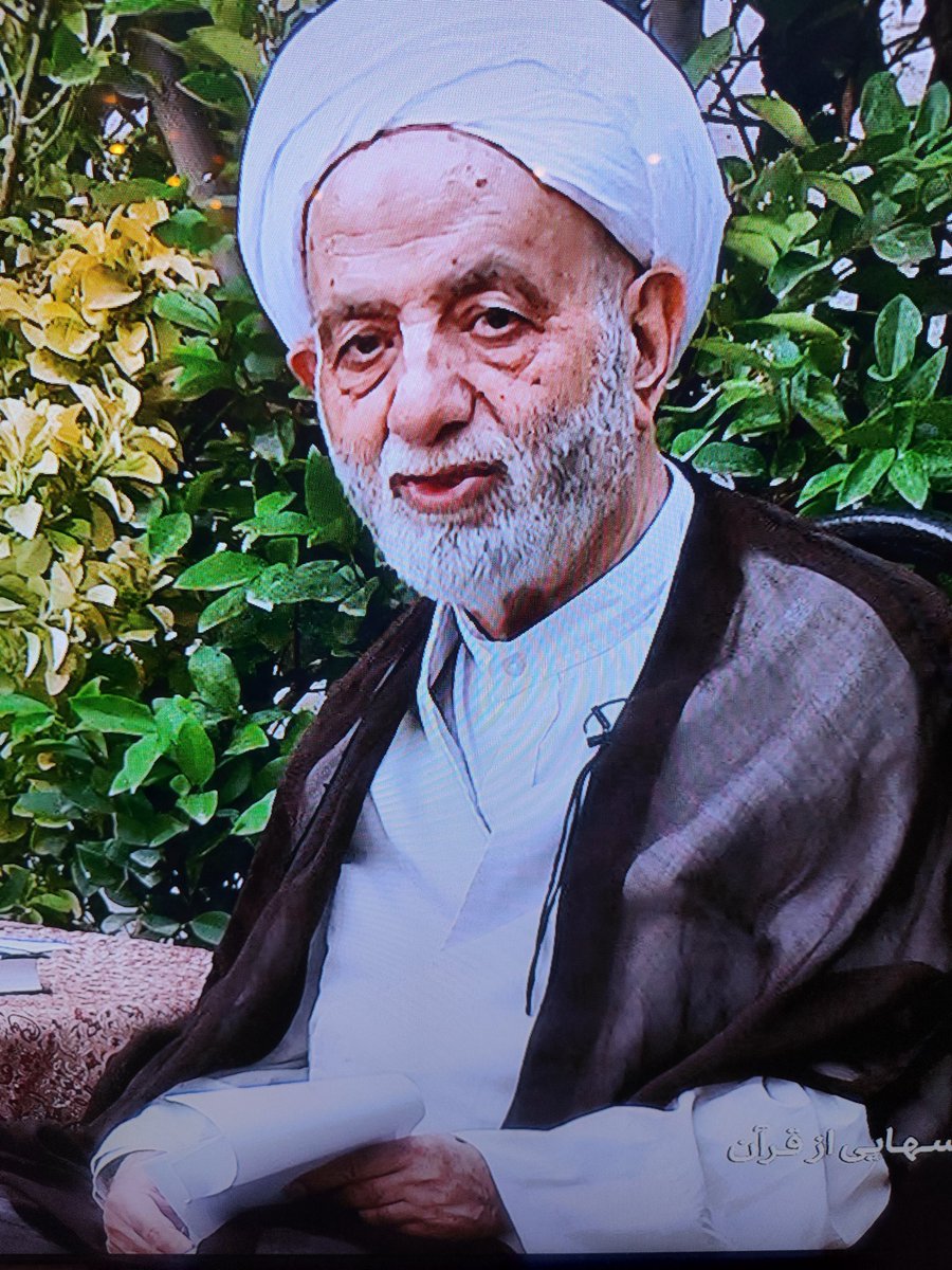 maftoon72's tweet photo. چهل و دو سال معلمی. چهل و دو سال درس‌هایی از قرآن. کاش در راه قرآن پیر بشویم، مثل محسن قرائتی. عمرش دراز و سلامتی‌اش پایدار. https://t.co/N89UWOGzzE