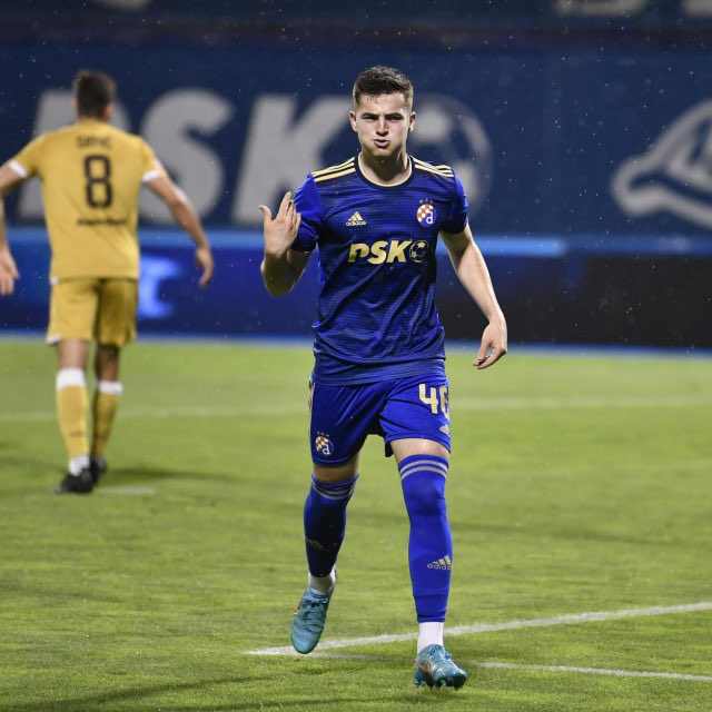 ElijahKaneki's tweet photo. Martin Baturina was playing wonderful against Ukraine for Croatia.

He possesses excellent vision and passing accuracy, enabling him to create scoring opportunities for his teammates. 

Have a strong understanding of positional play and finds himself in attacking positions. https://t.co/8RZQXNwD6m