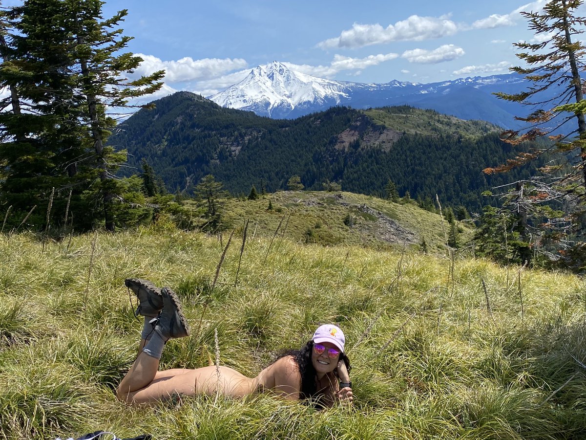 Sarah85ONeil's tweet photo. Yesterday was National naked hiking day. Happy summer solstice 🔆🥾🏔️ https://t.co/S4LlihB8yj